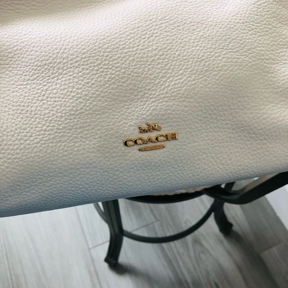 Coach Pebble Leather Chalk Bag with Gold Chain - Picture 3 of 10